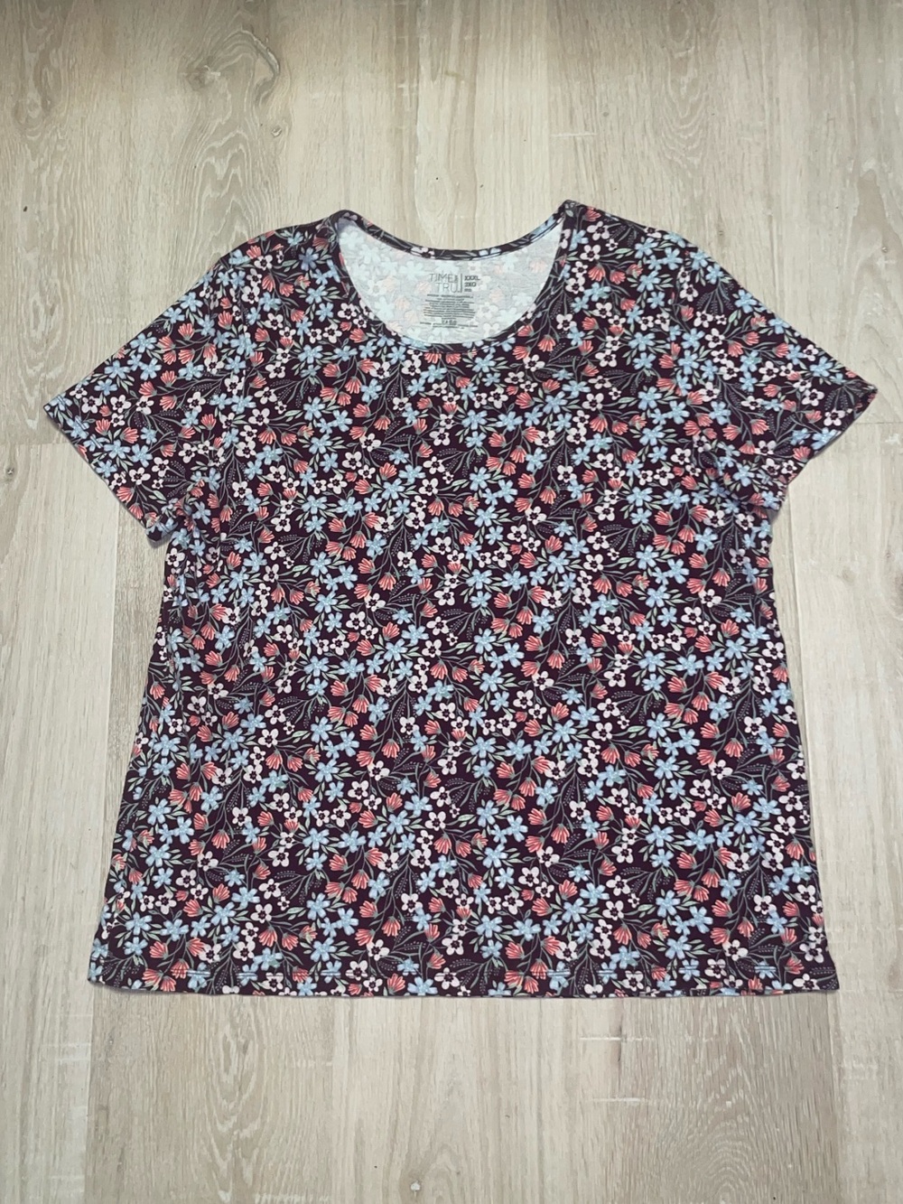 Time and Tru Floral Short Sleeve Tee with Light Blue Flowers